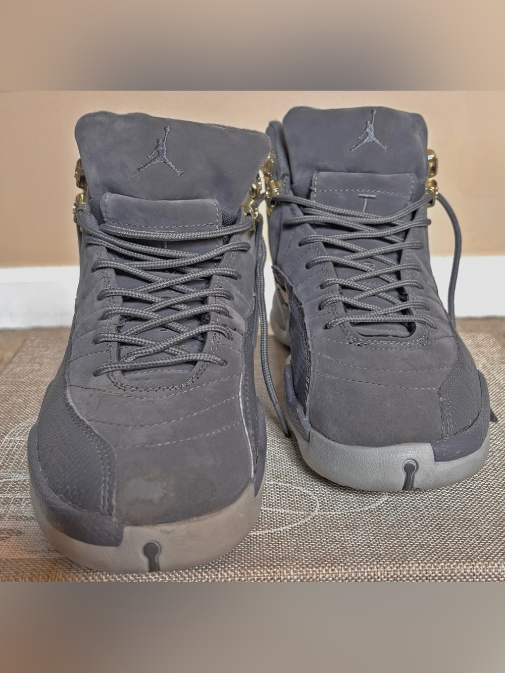 Men’s Jordan High-Top Sneakers in Gray with Gold Accents size 8.5